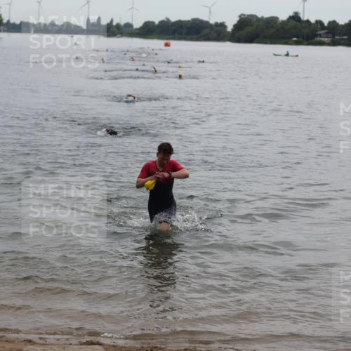 21.06.2026 - 29. Vierlanden-Triathlon Andreas Tolksdorf http://msf.ph/oto/9848613 21.06.2026 09:55:06 Schwimmen 324, 337, 367, 379 meine-sportfotos.de