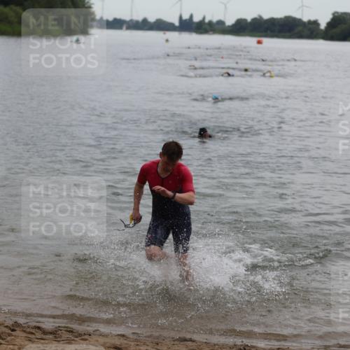 21.06.2026 - 29. Vierlanden-Triathlon Andreas Tolksdorf http://msf.ph/oto/9848627 21.06.2026 09:55:07 Schwimmen 324, 337, 367, 379 meine-sportfotos.de