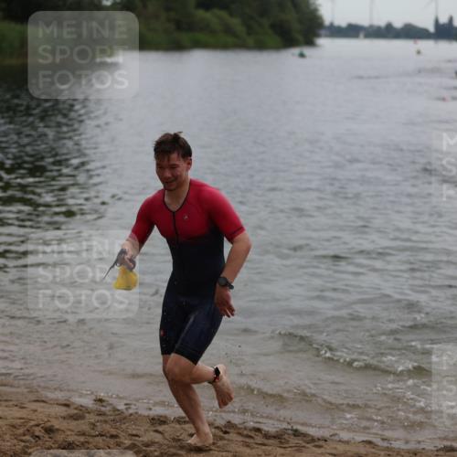 21.06.2026 - 29. Vierlanden-Triathlon Andreas Tolksdorf http://msf.ph/oto/9848646 21.06.2026 09:55:08 Schwimmen 324, 337, 367, 379 meine-sportfotos.de