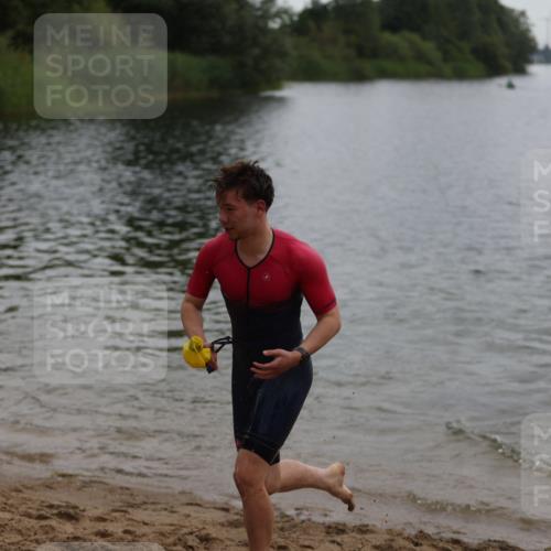 21.06.2026 - 29. Vierlanden-Triathlon Andreas Tolksdorf http://msf.ph/oto/9848657 21.06.2026 09:55:08 Schwimmen 324, 337, 367, 379 meine-sportfotos.de