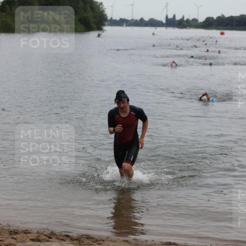21.06.2026 - 29. Vierlanden-Triathlon Andreas Tolksdorf http://msf.ph/oto/9848685 21.06.2026 09:55:21 Schwimmen 323 meine-sportfotos.de
