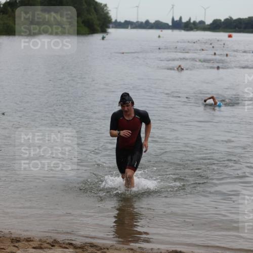 21.06.2026 - 29. Vierlanden-Triathlon Andreas Tolksdorf http://msf.ph/oto/9848689 21.06.2026 09:55:21 Schwimmen 323 meine-sportfotos.de