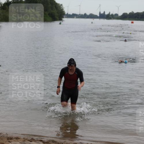 21.06.2026 - 29. Vierlanden-Triathlon Andreas Tolksdorf http://msf.ph/oto/9848701 21.06.2026 09:55:21 Schwimmen 323 meine-sportfotos.de