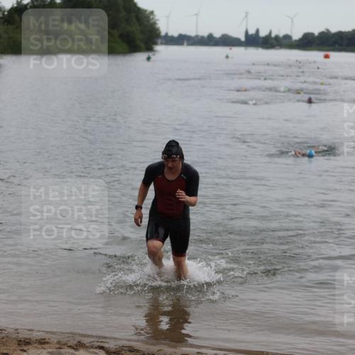 21.06.2026 - 29. Vierlanden-Triathlon Andreas Tolksdorf http://msf.ph/oto/9848705 21.06.2026 09:55:21 Schwimmen 323 meine-sportfotos.de