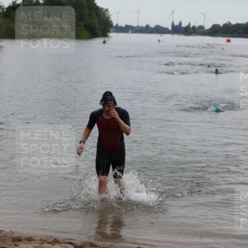 21.06.2026 - 29. Vierlanden-Triathlon Andreas Tolksdorf http://msf.ph/oto/9848711 21.06.2026 09:55:22 Schwimmen 323 meine-sportfotos.de