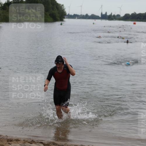 21.06.2026 - 29. Vierlanden-Triathlon Andreas Tolksdorf http://msf.ph/oto/9848716 21.06.2026 09:55:22 Schwimmen 323 meine-sportfotos.de
