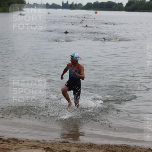 21.06.2026 - 29. Vierlanden-Triathlon Andreas Tolksdorf http://msf.ph/oto/9848736 21.06.2026 09:55:36 Schwimmen 376 meine-sportfotos.de