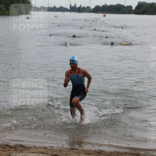21.06.2026 - 29. Vierlanden-Triathlon Andreas Tolksdorf http://msf.ph/oto/9848757 21.06.2026 09:55:36 Schwimmen 376 meine-sportfotos.de