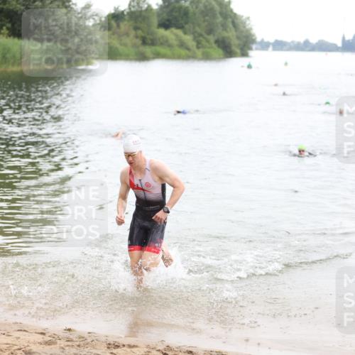 21.06.2026 - 29. Vierlanden-Triathlon Andreas Tolksdorf http://msf.ph/oto/9848841 21.06.2026 09:56:03 Schwimmen 329, 381, 389 meine-sportfotos.de