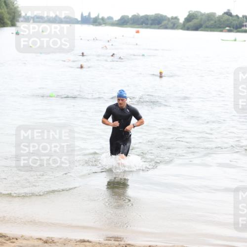 21.06.2026 - 29. Vierlanden-Triathlon Andreas Tolksdorf http://msf.ph/oto/9848842 21.06.2026 09:56:04 Schwimmen 329, 381, 389 meine-sportfotos.de