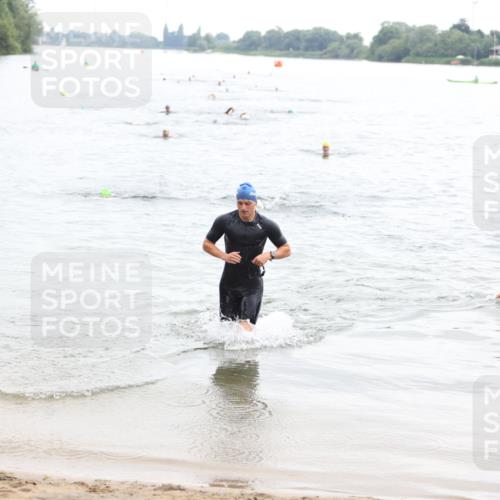 21.06.2026 - 29. Vierlanden-Triathlon Andreas Tolksdorf http://msf.ph/oto/9848843 21.06.2026 09:56:04 Schwimmen 329, 381, 389 meine-sportfotos.de