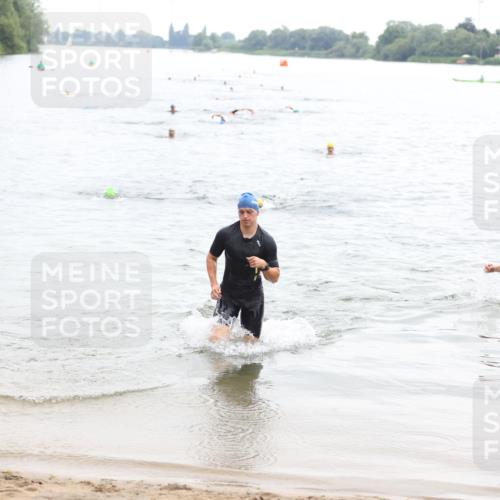 21.06.2026 - 29. Vierlanden-Triathlon Andreas Tolksdorf http://msf.ph/oto/9848846 21.06.2026 09:56:04 Schwimmen 329, 381, 389 meine-sportfotos.de