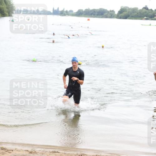 21.06.2026 - 29. Vierlanden-Triathlon Andreas Tolksdorf http://msf.ph/oto/9848848 21.06.2026 09:56:04 Schwimmen 329, 381, 389 meine-sportfotos.de
