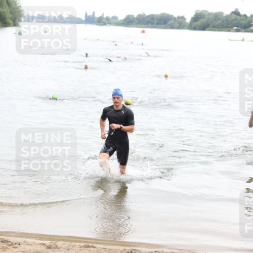 21.06.2026 - 29. Vierlanden-Triathlon Andreas Tolksdorf http://msf.ph/oto/9848849 21.06.2026 09:56:04 Schwimmen 329, 381, 389 meine-sportfotos.de