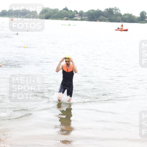 21.06.2026 - 29. Vierlanden-Triathlon Andreas Tolksdorf http://msf.ph/oto/9848853 21.06.2026 09:56:06 Schwimmen 308, 329, 381, 389 meine-sportfotos.de