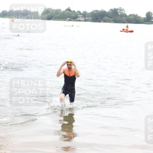 21.06.2026 - 29. Vierlanden-Triathlon Andreas Tolksdorf http://msf.ph/oto/9848855 21.06.2026 09:56:06 Schwimmen 308, 329, 381, 389 meine-sportfotos.de