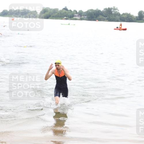 21.06.2026 - 29. Vierlanden-Triathlon Andreas Tolksdorf http://msf.ph/oto/9848861 21.06.2026 09:56:06 Schwimmen 308, 329, 381, 389 meine-sportfotos.de