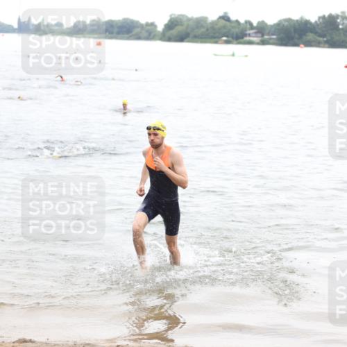 21.06.2026 - 29. Vierlanden-Triathlon Andreas Tolksdorf http://msf.ph/oto/9848862 21.06.2026 09:56:07 Schwimmen 308, 329, 381, 389 meine-sportfotos.de