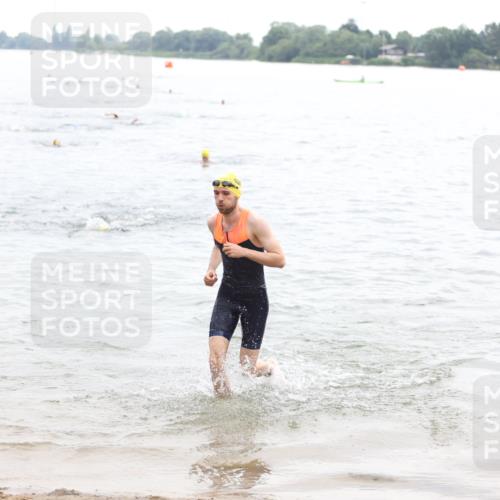 21.06.2026 - 29. Vierlanden-Triathlon Andreas Tolksdorf http://msf.ph/oto/9848865 21.06.2026 09:56:07 Schwimmen 308, 329, 381, 389 meine-sportfotos.de
