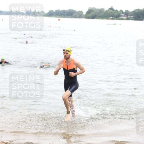 21.06.2026 - 29. Vierlanden-Triathlon Andreas Tolksdorf http://msf.ph/oto/9848870 21.06.2026 09:56:08 Schwimmen 308, 329, 381, 389 meine-sportfotos.de