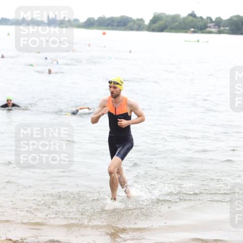 21.06.2026 - 29. Vierlanden-Triathlon Andreas Tolksdorf http://msf.ph/oto/9848871 21.06.2026 09:56:08 Schwimmen 308, 329, 381, 389 meine-sportfotos.de