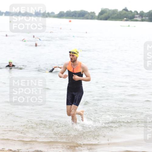 21.06.2026 - 29. Vierlanden-Triathlon Andreas Tolksdorf http://msf.ph/oto/9848873 21.06.2026 09:56:08 Schwimmen 308, 329, 381, 389 meine-sportfotos.de