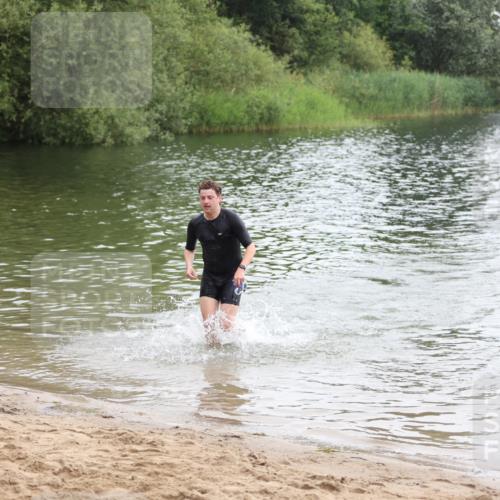 21.06.2026 - 29. Vierlanden-Triathlon Andreas Tolksdorf http://msf.ph/oto/9848912 21.06.2026 09:56:33 Schwimmen 306, 354, 361, 365 meine-sportfotos.de