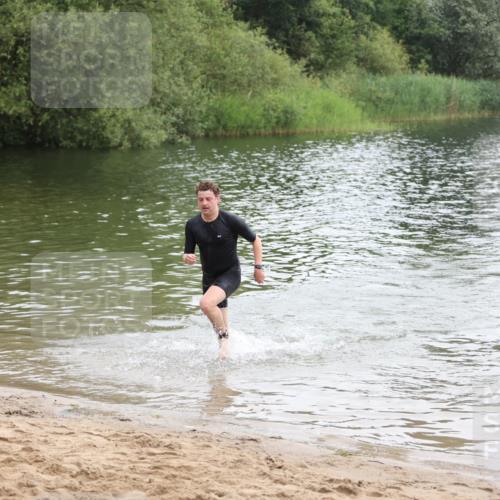21.06.2026 - 29. Vierlanden-Triathlon Andreas Tolksdorf http://msf.ph/oto/9848915 21.06.2026 09:56:33 Schwimmen 306, 354, 361, 365 meine-sportfotos.de