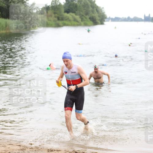 21.06.2026 - 29. Vierlanden-Triathlon Andreas Tolksdorf http://msf.ph/oto/9848924 21.06.2026 09:56:37 Schwimmen 306, 361, 365 meine-sportfotos.de