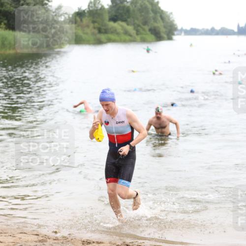 21.06.2026 - 29. Vierlanden-Triathlon Andreas Tolksdorf http://msf.ph/oto/9848925 21.06.2026 09:56:37 Schwimmen 306, 361, 365 meine-sportfotos.de
