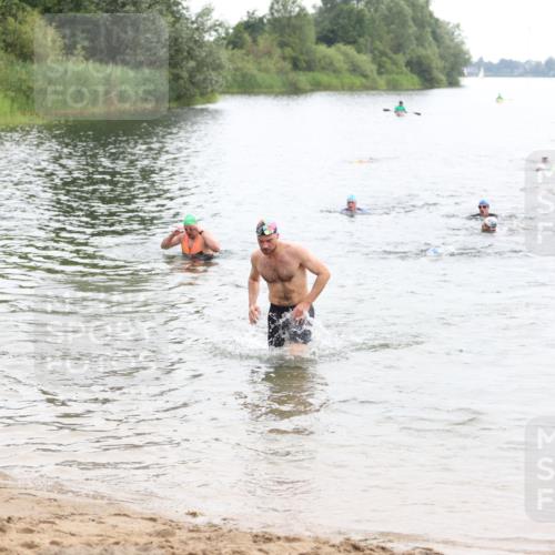 21.06.2026 - 29. Vierlanden-Triathlon Andreas Tolksdorf http://msf.ph/oto/9848928 21.06.2026 09:56:40 Schwimmen 317, 361, 365 meine-sportfotos.de