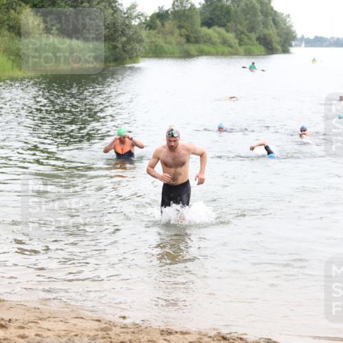 21.06.2026 - 29. Vierlanden-Triathlon Andreas Tolksdorf http://msf.ph/oto/9848933 21.06.2026 09:56:41 Schwimmen 317, 361, 365 meine-sportfotos.de