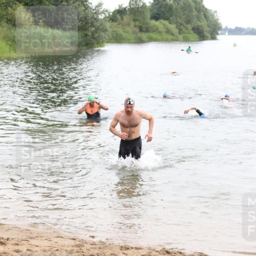 21.06.2026 - 29. Vierlanden-Triathlon Andreas Tolksdorf http://msf.ph/oto/9848934 21.06.2026 09:56:41 Schwimmen 317, 361, 365 meine-sportfotos.de