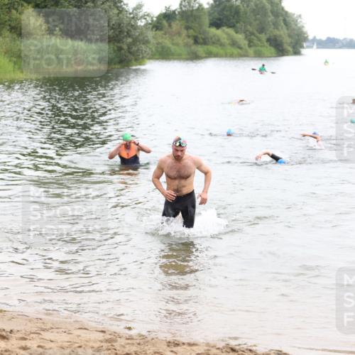 21.06.2026 - 29. Vierlanden-Triathlon Andreas Tolksdorf http://msf.ph/oto/9848935 21.06.2026 09:56:41 Schwimmen 317, 361, 365 meine-sportfotos.de