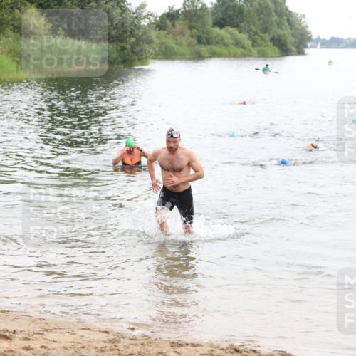 21.06.2026 - 29. Vierlanden-Triathlon Andreas Tolksdorf http://msf.ph/oto/9848938 21.06.2026 09:56:41 Schwimmen 317, 361, 365 meine-sportfotos.de