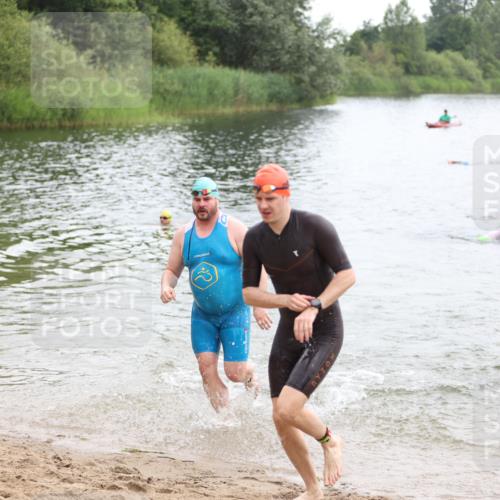 21.06.2026 - 29. Vierlanden-Triathlon Andreas Tolksdorf http://msf.ph/oto/9848999 21.06.2026 09:57:09 Schwimmen 326, 344 meine-sportfotos.de