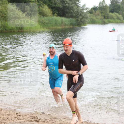 21.06.2026 - 29. Vierlanden-Triathlon Andreas Tolksdorf http://msf.ph/oto/9849000 21.06.2026 09:57:09 Schwimmen 326, 344 meine-sportfotos.de