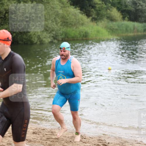 21.06.2026 - 29. Vierlanden-Triathlon Andreas Tolksdorf http://msf.ph/oto/9849007 21.06.2026 09:57:11 Schwimmen 326, 344 meine-sportfotos.de