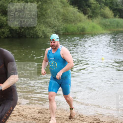21.06.2026 - 29. Vierlanden-Triathlon Andreas Tolksdorf http://msf.ph/oto/9849009 21.06.2026 09:57:11 Schwimmen 326, 344 meine-sportfotos.de
