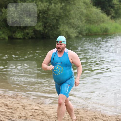 21.06.2026 - 29. Vierlanden-Triathlon Andreas Tolksdorf http://msf.ph/oto/9849013 21.06.2026 09:57:11 Schwimmen 326, 344 meine-sportfotos.de