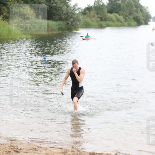 21.06.2026 - 29. Vierlanden-Triathlon Andreas Tolksdorf http://msf.ph/oto/9849029 21.06.2026 09:57:29 Schwimmen 336, 346, 347, 349 meine-sportfotos.de