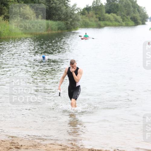 21.06.2026 - 29. Vierlanden-Triathlon Andreas Tolksdorf http://msf.ph/oto/9849031 21.06.2026 09:57:29 Schwimmen 336, 346, 347, 349 meine-sportfotos.de