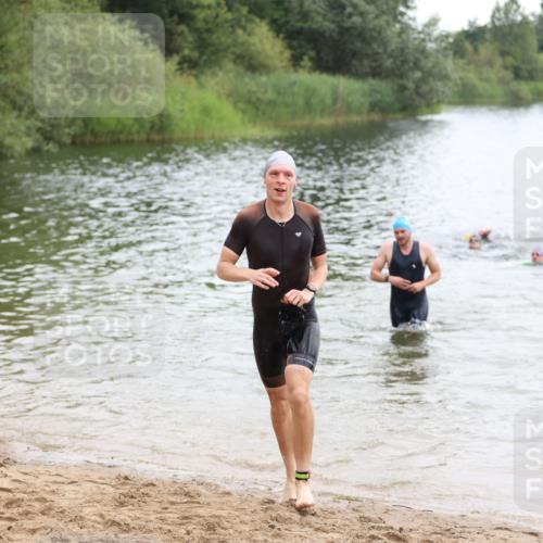 21.06.2026 - 29. Vierlanden-Triathlon Andreas Tolksdorf http://msf.ph/oto/9849089 21.06.2026 09:58:20 Schwimmen 305, 320, 334, 348 meine-sportfotos.de