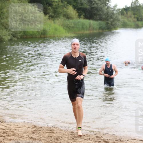 21.06.2026 - 29. Vierlanden-Triathlon Andreas Tolksdorf http://msf.ph/oto/9849090 21.06.2026 09:58:20 Schwimmen 305, 320, 334, 348 meine-sportfotos.de