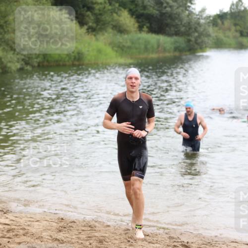 21.06.2026 - 29. Vierlanden-Triathlon Andreas Tolksdorf http://msf.ph/oto/9849091 21.06.2026 09:58:20 Schwimmen 305, 320, 334, 348 meine-sportfotos.de