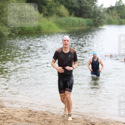 21.06.2026 - 29. Vierlanden-Triathlon Andreas Tolksdorf http://msf.ph/oto/9849092 21.06.2026 09:58:20 Schwimmen 305, 320, 334, 348 meine-sportfotos.de