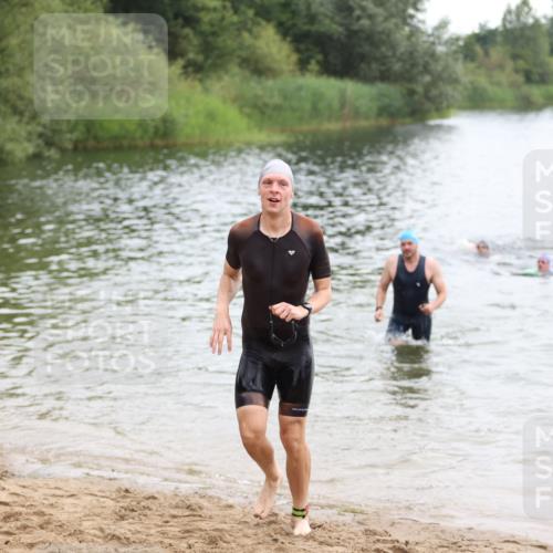 21.06.2026 - 29. Vierlanden-Triathlon Andreas Tolksdorf http://msf.ph/oto/9849093 21.06.2026 09:58:20 Schwimmen 305, 320, 334, 348 meine-sportfotos.de