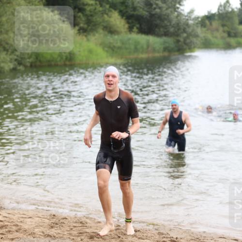 21.06.2026 - 29. Vierlanden-Triathlon Andreas Tolksdorf http://msf.ph/oto/9849094 21.06.2026 09:58:20 Schwimmen 305, 320, 334, 348 meine-sportfotos.de