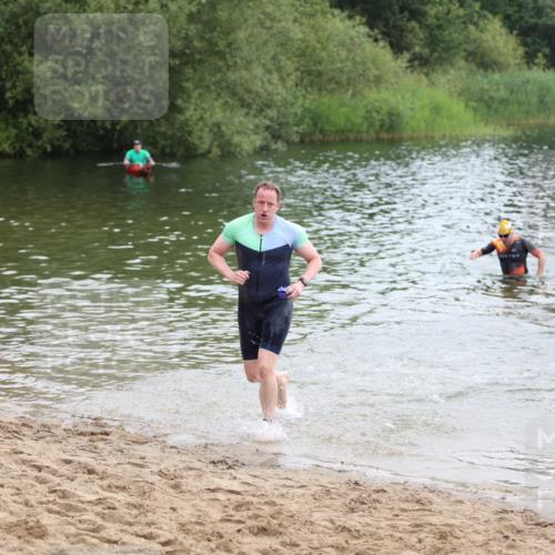 21.06.2026 - 29. Vierlanden-Triathlon Andreas Tolksdorf http://msf.ph/oto/9849110 21.06.2026 09:58:32 Schwimmen 309, 320, 358, 359 meine-sportfotos.de