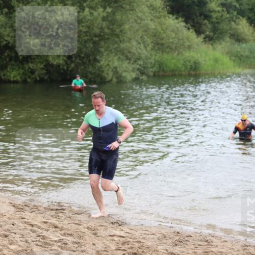 21.06.2026 - 29. Vierlanden-Triathlon Andreas Tolksdorf http://msf.ph/oto/9849118 21.06.2026 09:58:32 Schwimmen 309, 320, 358, 359 meine-sportfotos.de